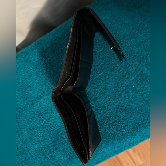 Kenneth Cole Black Leather Trifold Womens Wallet - Picture 5 of 6